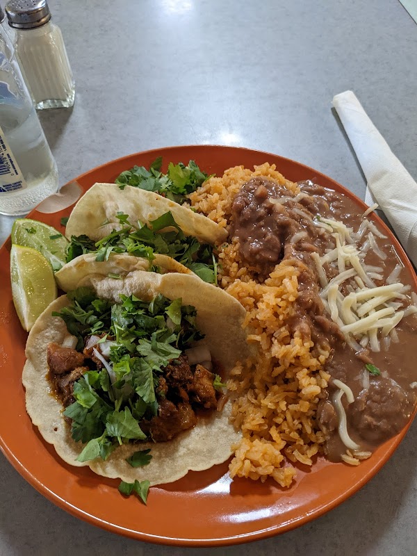 Freshly prepared Mexican food platter at Al Estilo Michoacán, Beaverton OR